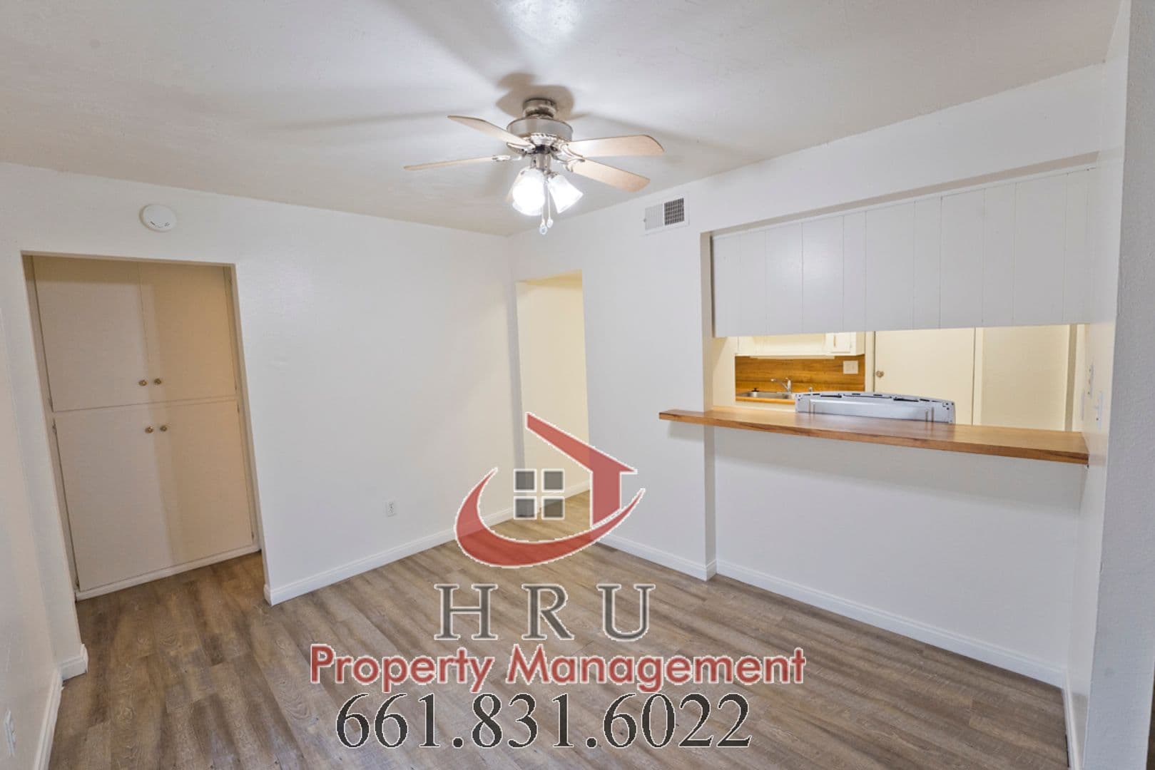 Bakersfield Townhome: 1001 Valhalla Dr Apt A