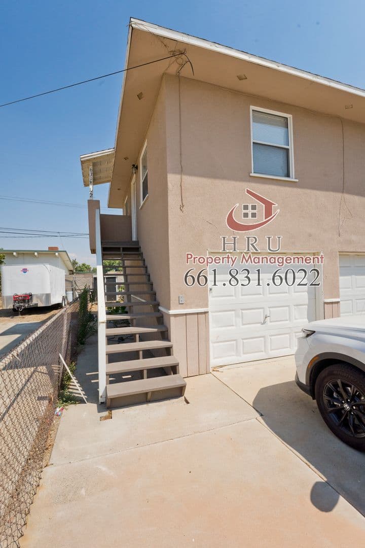 Bakersfield Apartment: 6318 Almond Dr.