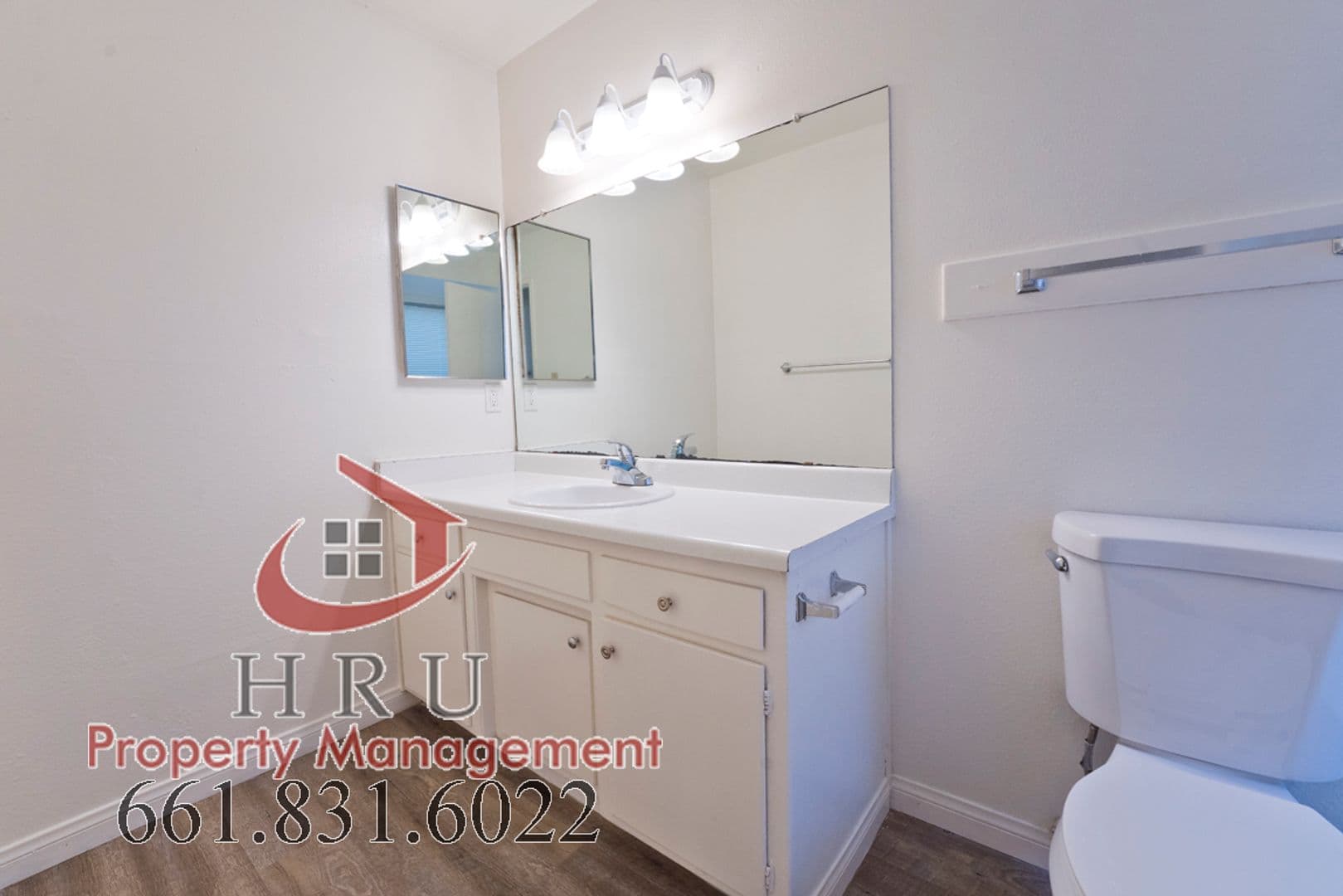 Bakersfield Townhome: 1001 Valhalla Dr Apt A