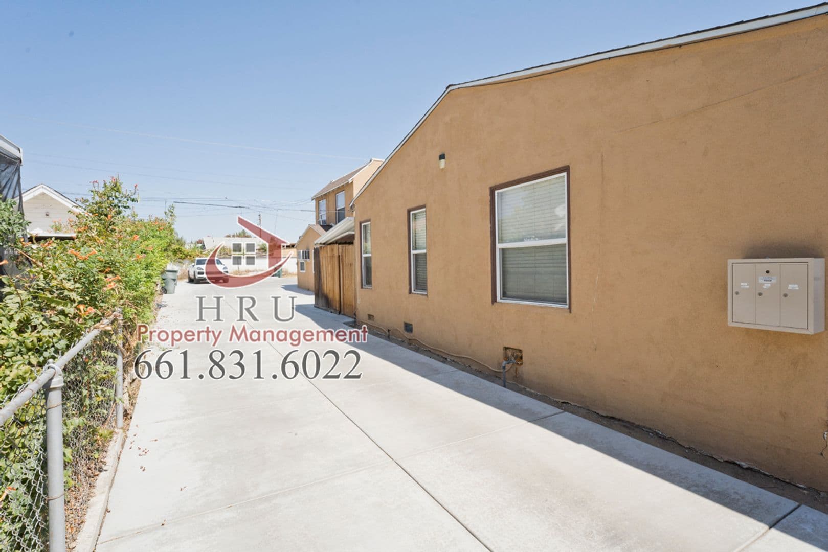 Bakersfield Apartment: 318 Highland Dr