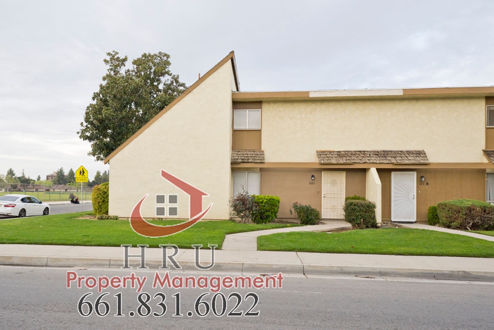 Bakersfield Townhome: 1001 Valhalla Dr Apt A