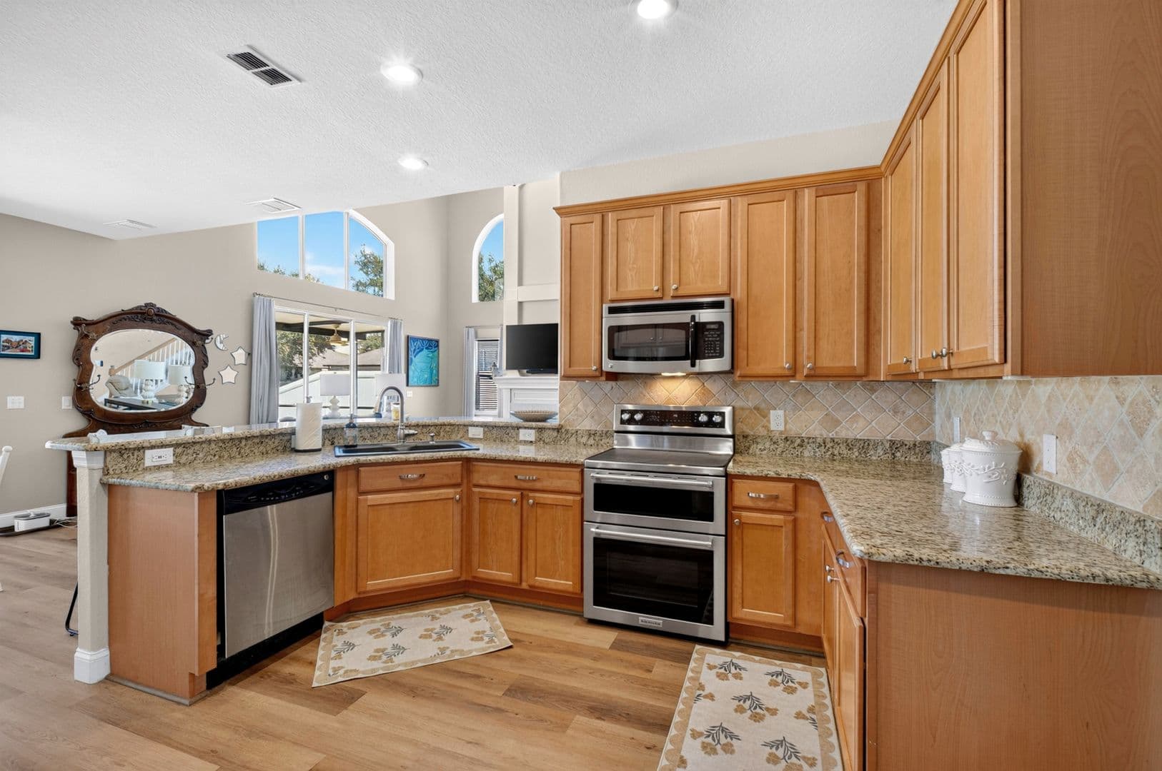 Winter Garden House: 353 Lake Amberleigh Drive