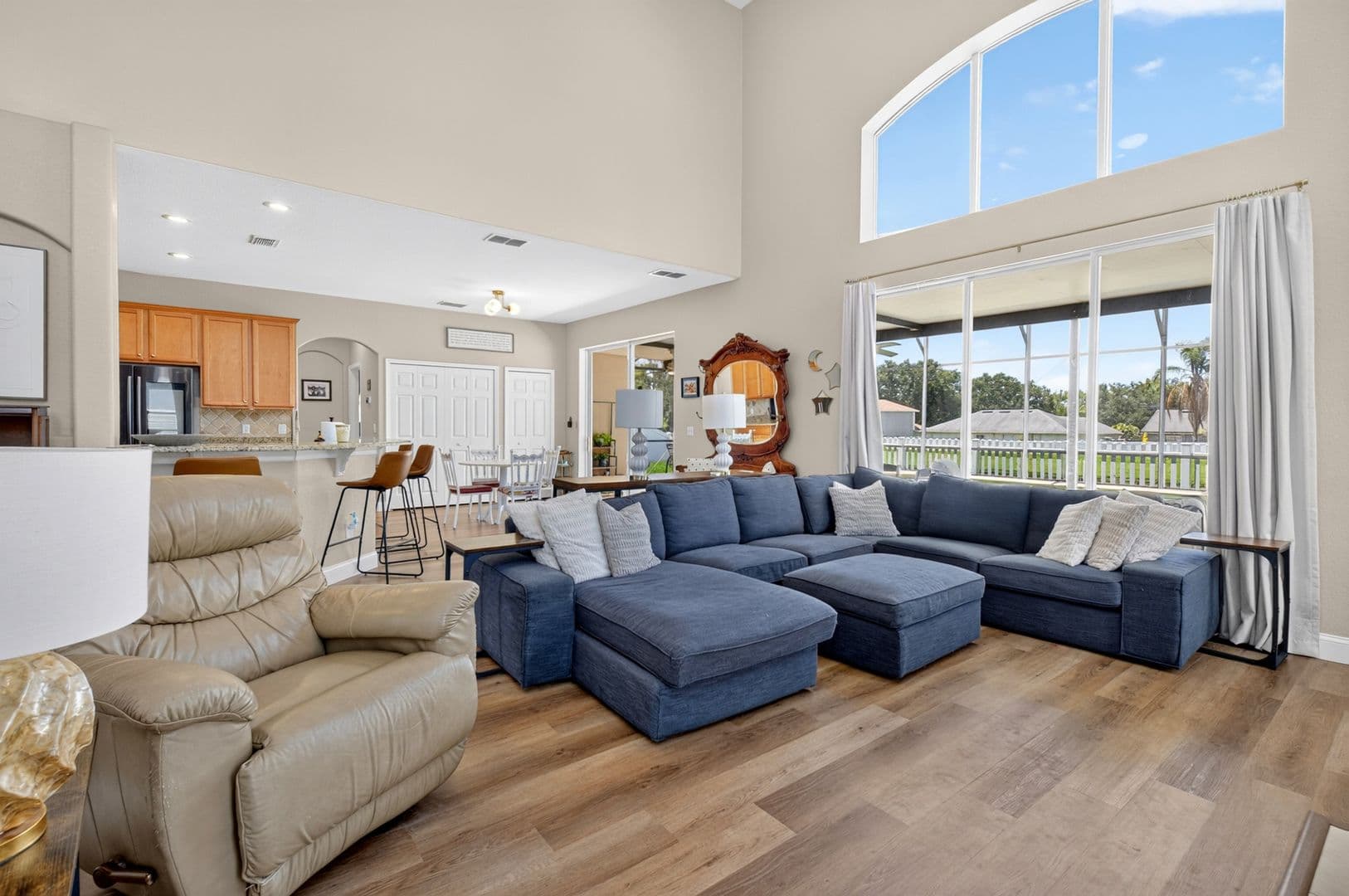Winter Garden House: 353 Lake Amberleigh Drive