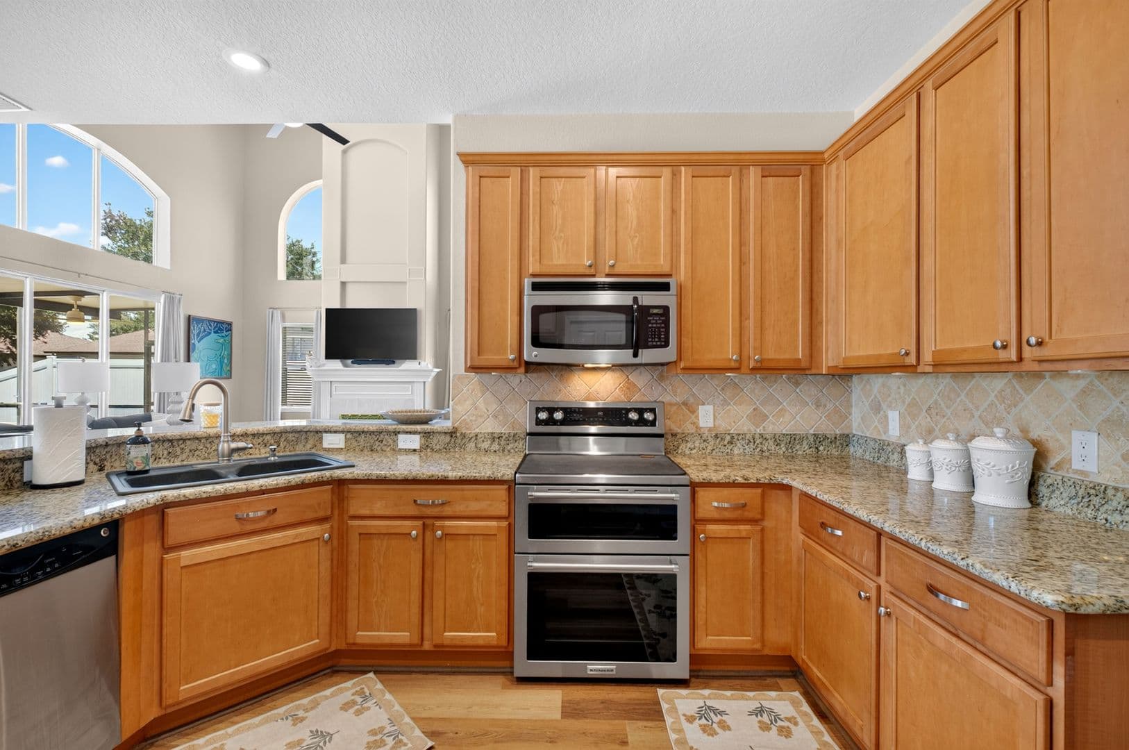 Winter Garden House: 353 Lake Amberleigh Drive