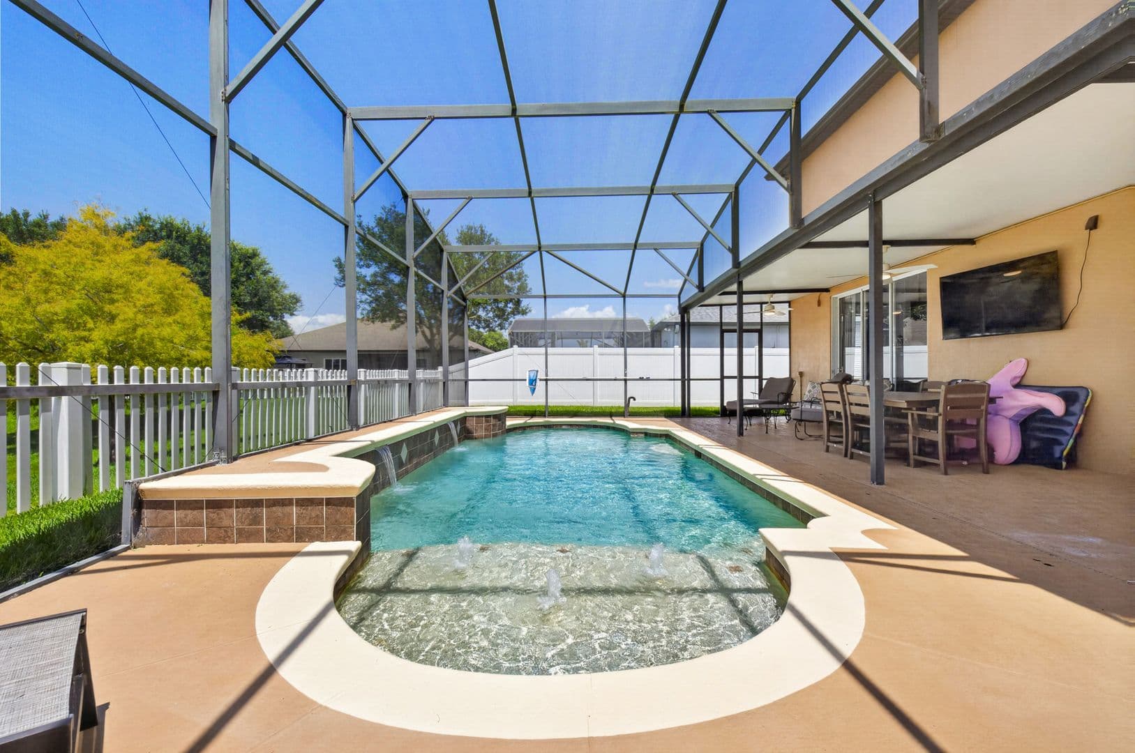 Winter Garden House: 353 Lake Amberleigh Drive