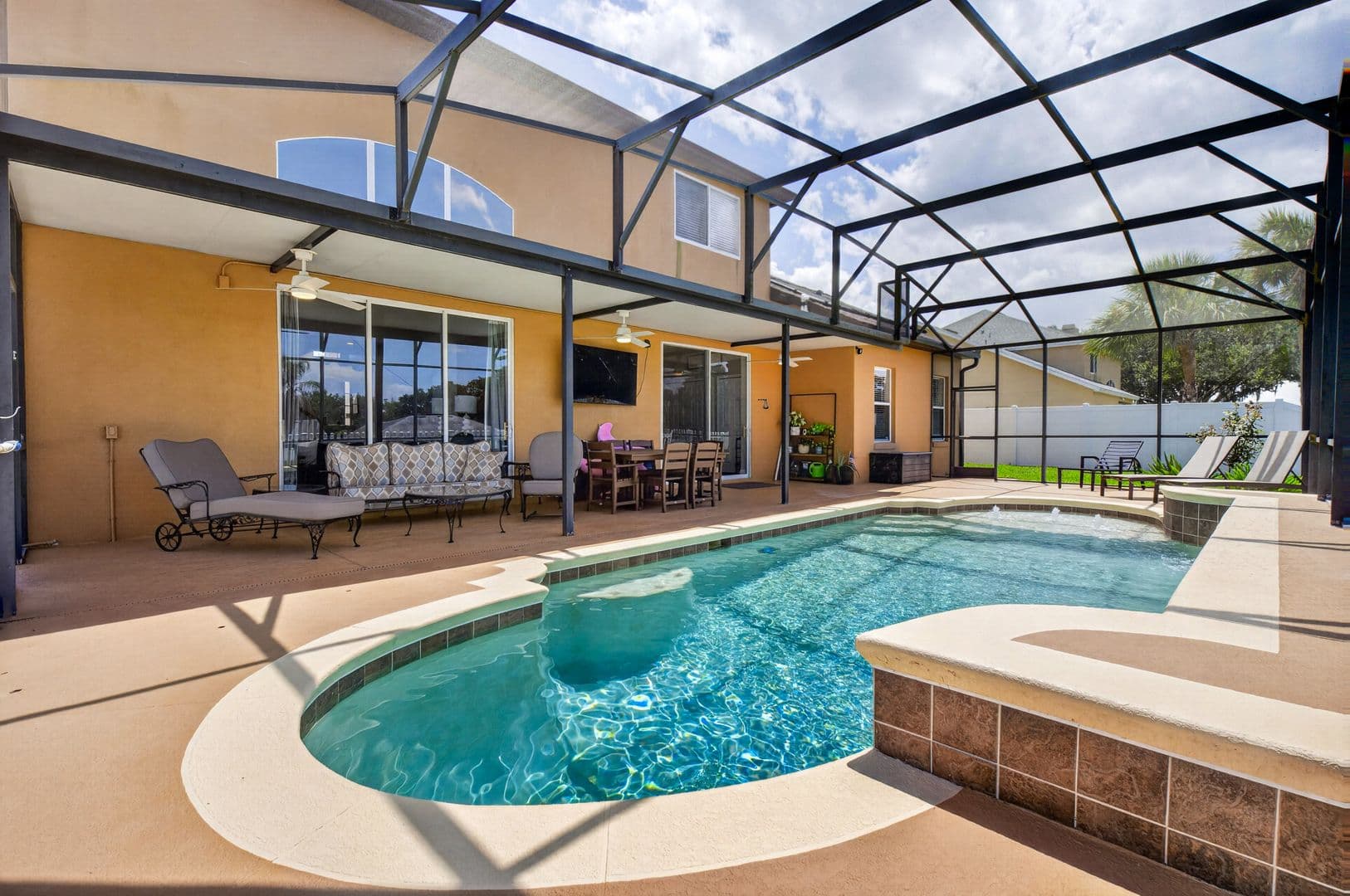 Winter Garden House: 353 Lake Amberleigh Drive