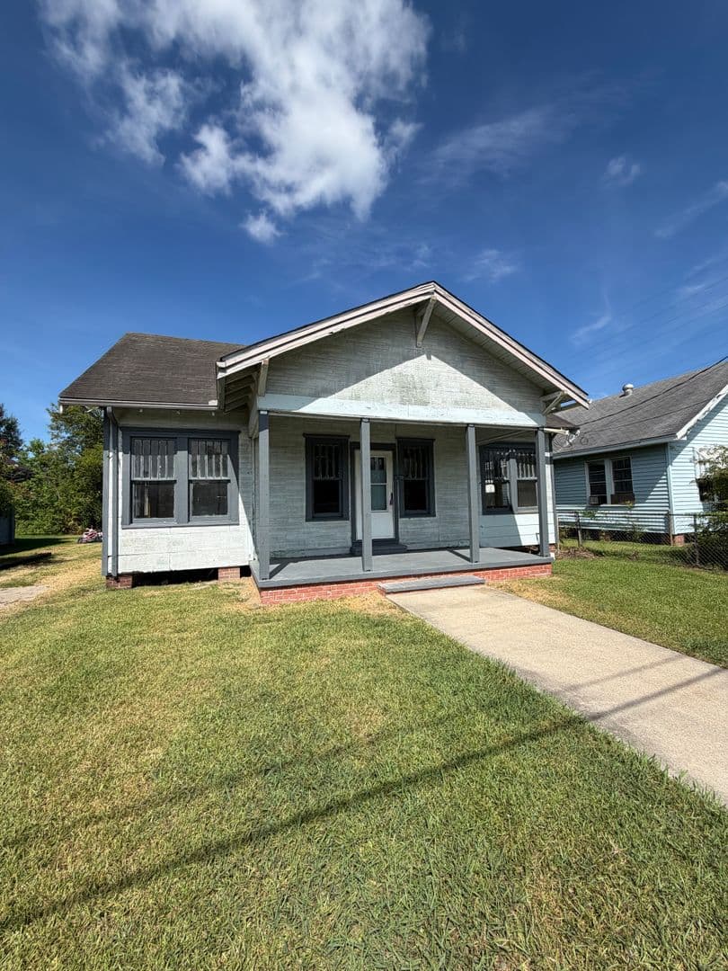 Beaumont House: 3720 Irving