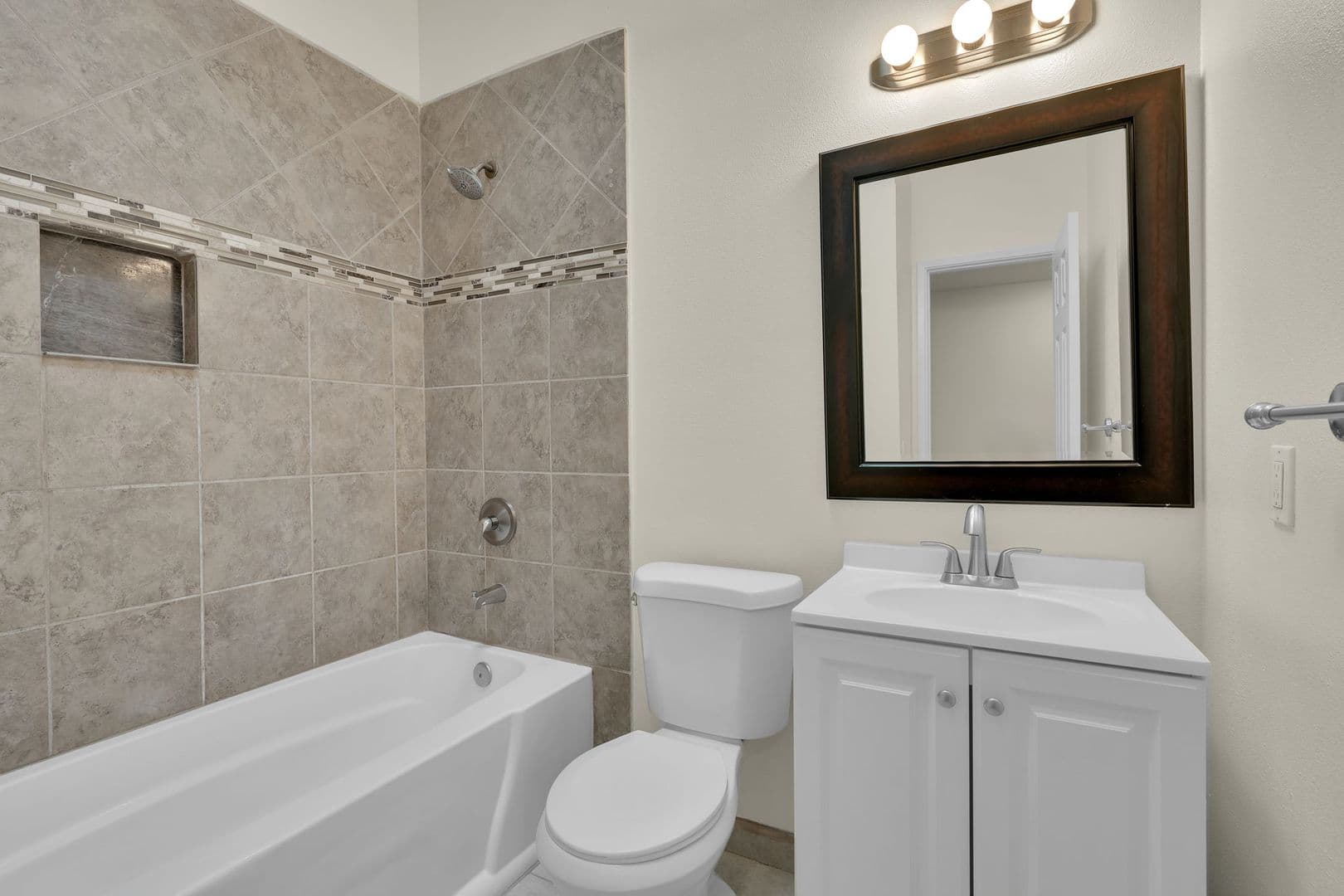 Escondido House: 1114 N Ivy Street