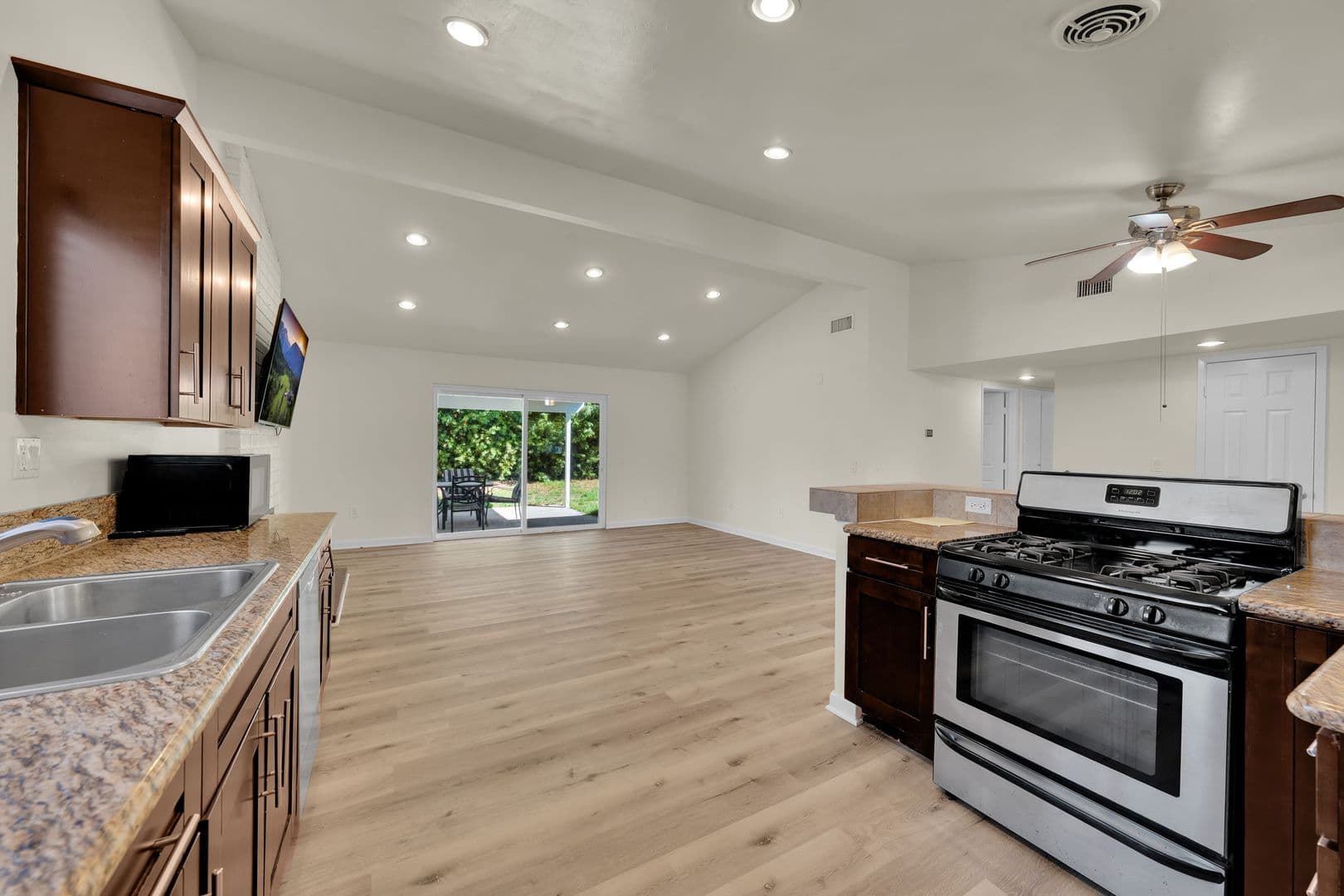 Escondido House: 1114 N Ivy Street