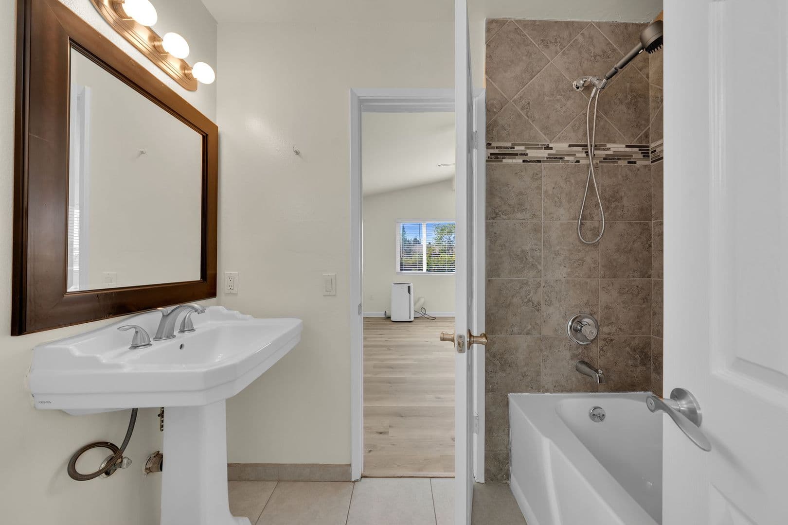 Escondido House: 1114 N Ivy Street