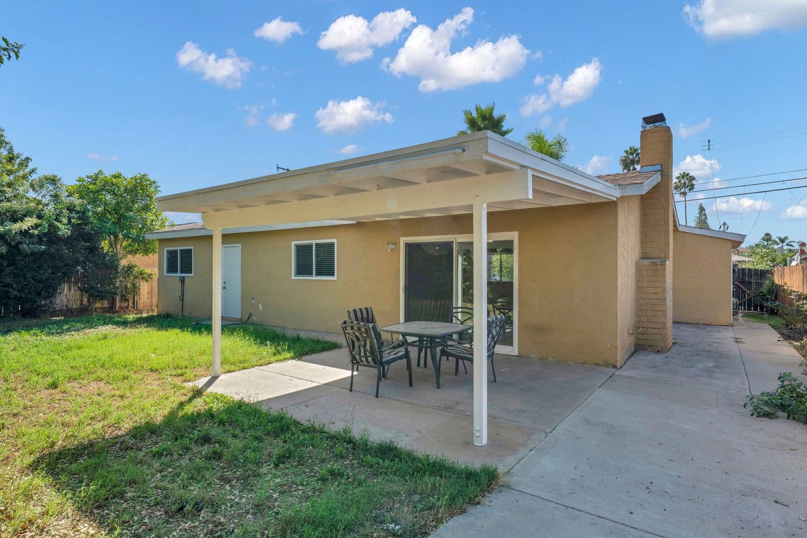 Escondido House: 1114 N Ivy Street