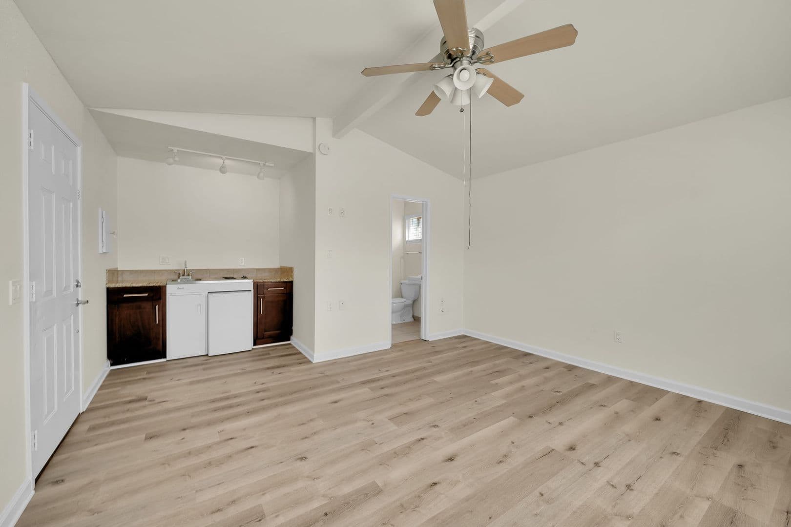 Escondido House: 1114 N Ivy Street