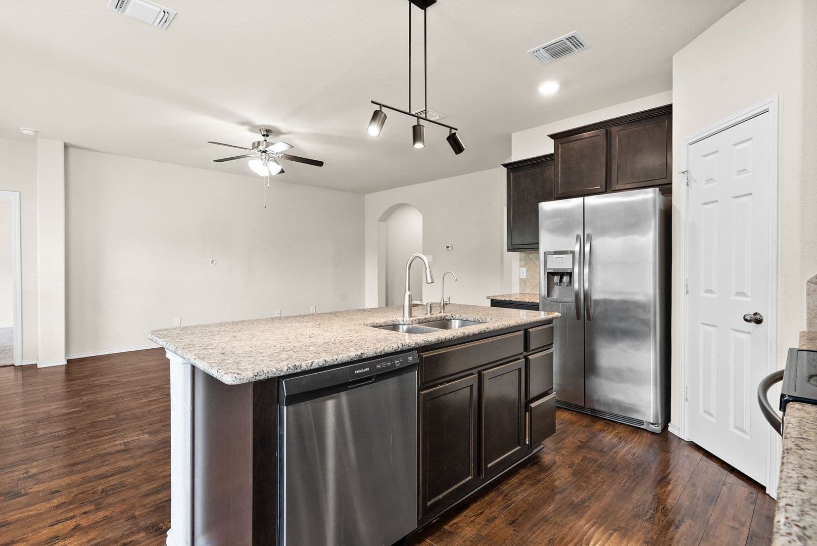 Copperas Cove House: 810 Hobby Rd