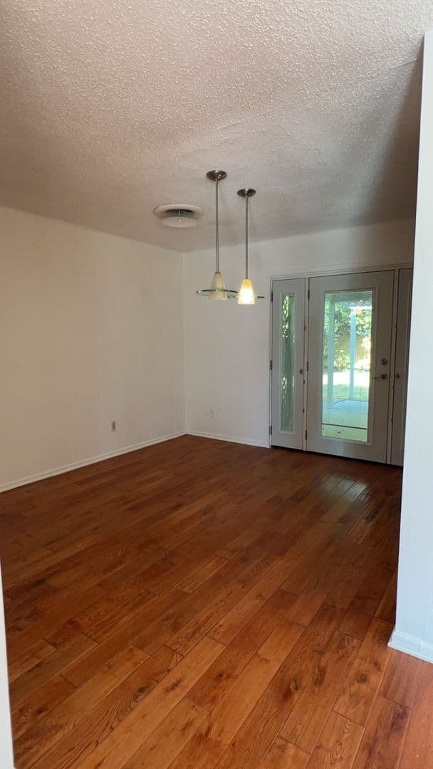 Copperas Cove House: 116 Carothers St