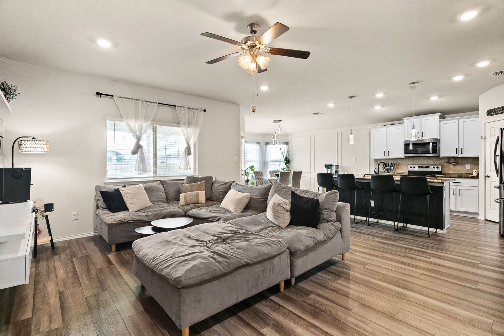 Killeen House: 310 Saddleback Trl
