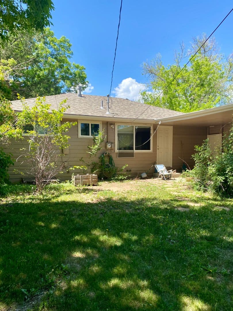 Boulder House: 3055 Moorhead Ave