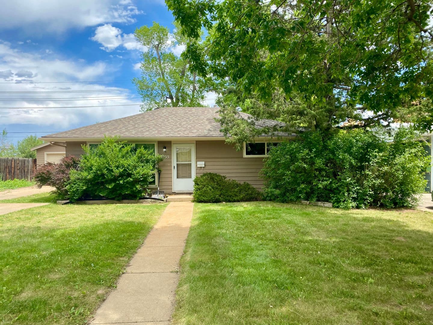 Boulder House: 3055 Moorhead Ave