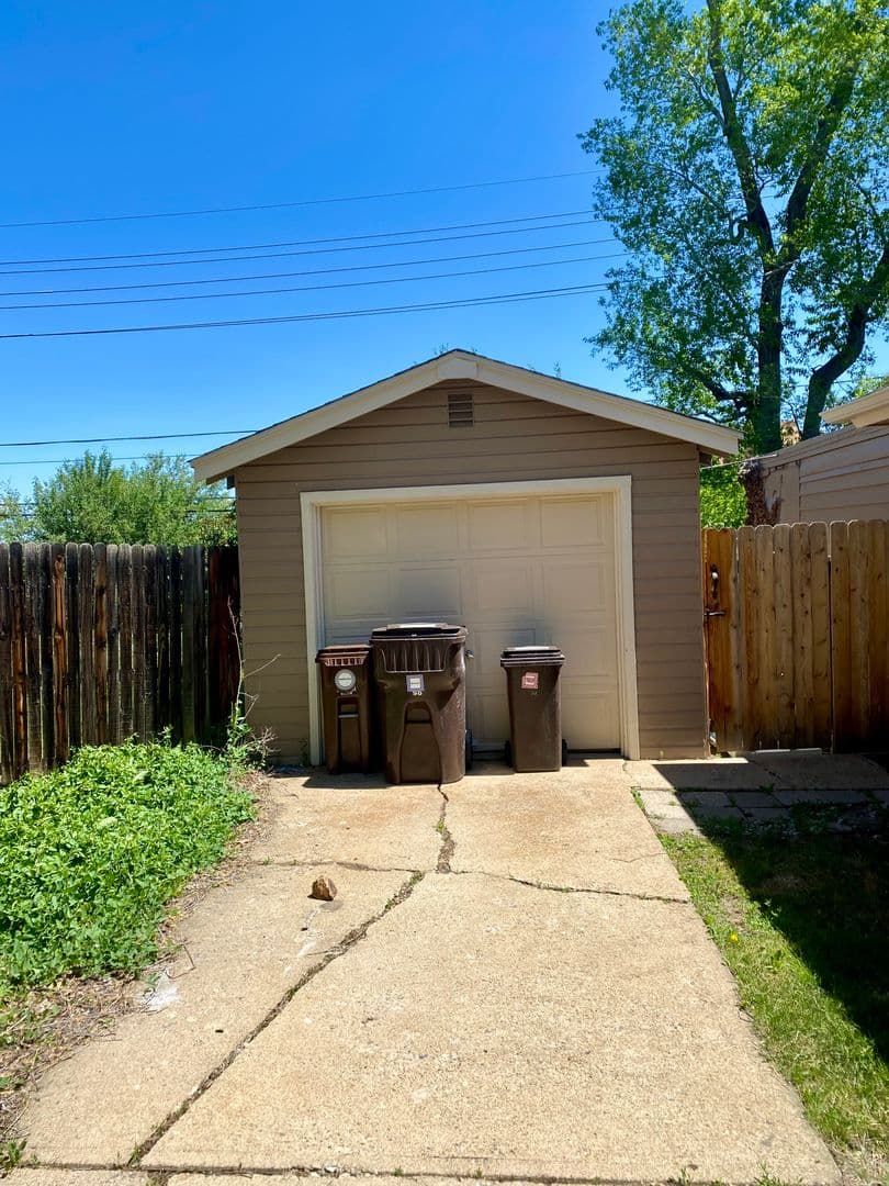 Boulder House: 3055 Moorhead Ave