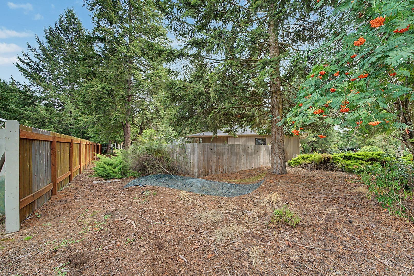 Hayden House: 9880 N Circle Dr