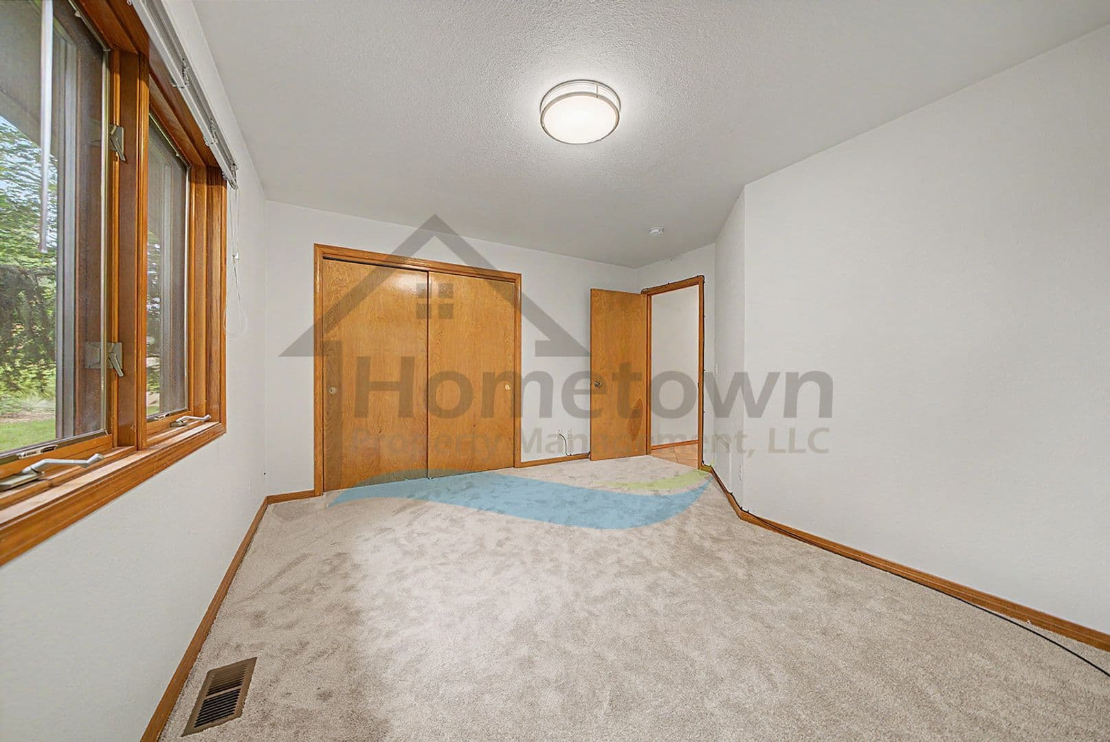 Hayden House: 9880 N Circle Dr