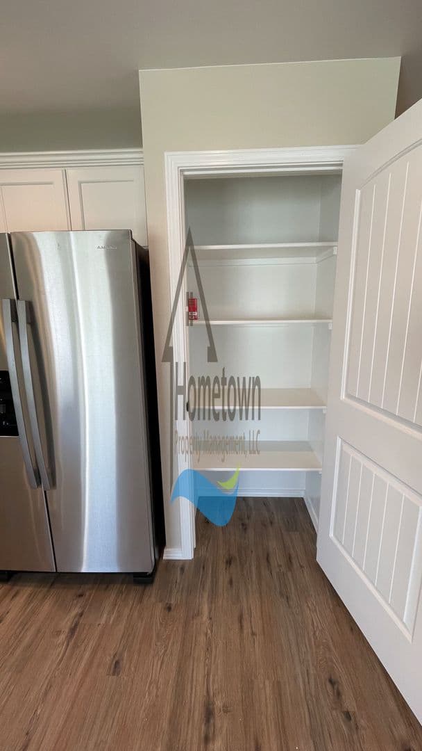 Burley Apartment: 321, 331, 341, 351 E 8th St