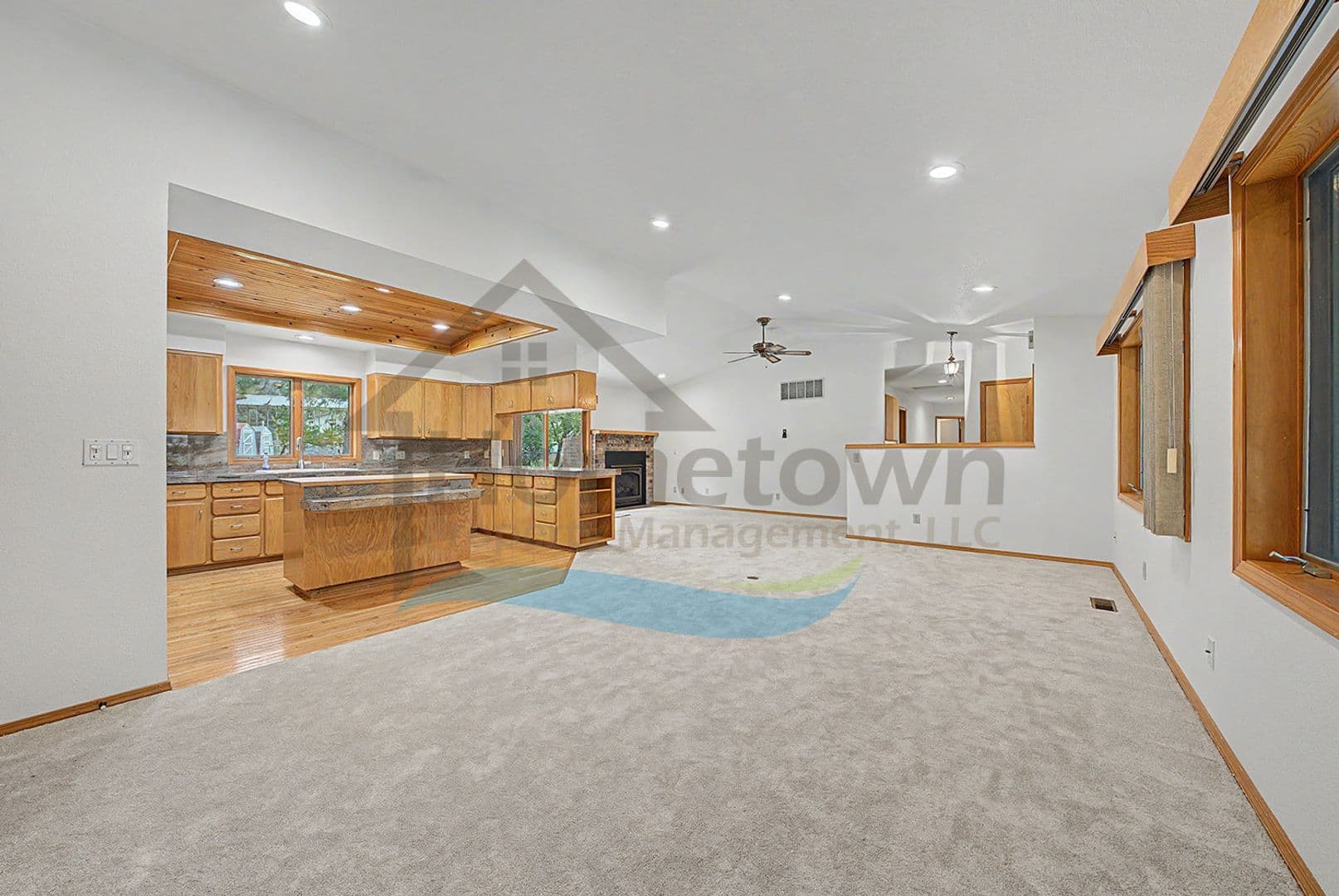 Hayden House: 9880 N Circle Dr