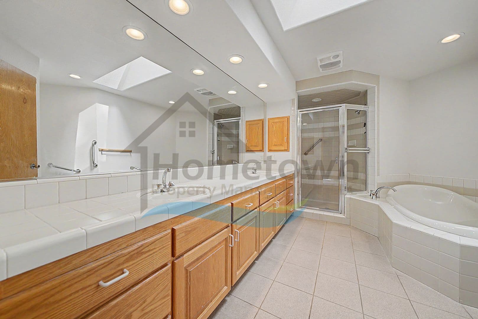 Hayden House: 9880 N Circle Dr