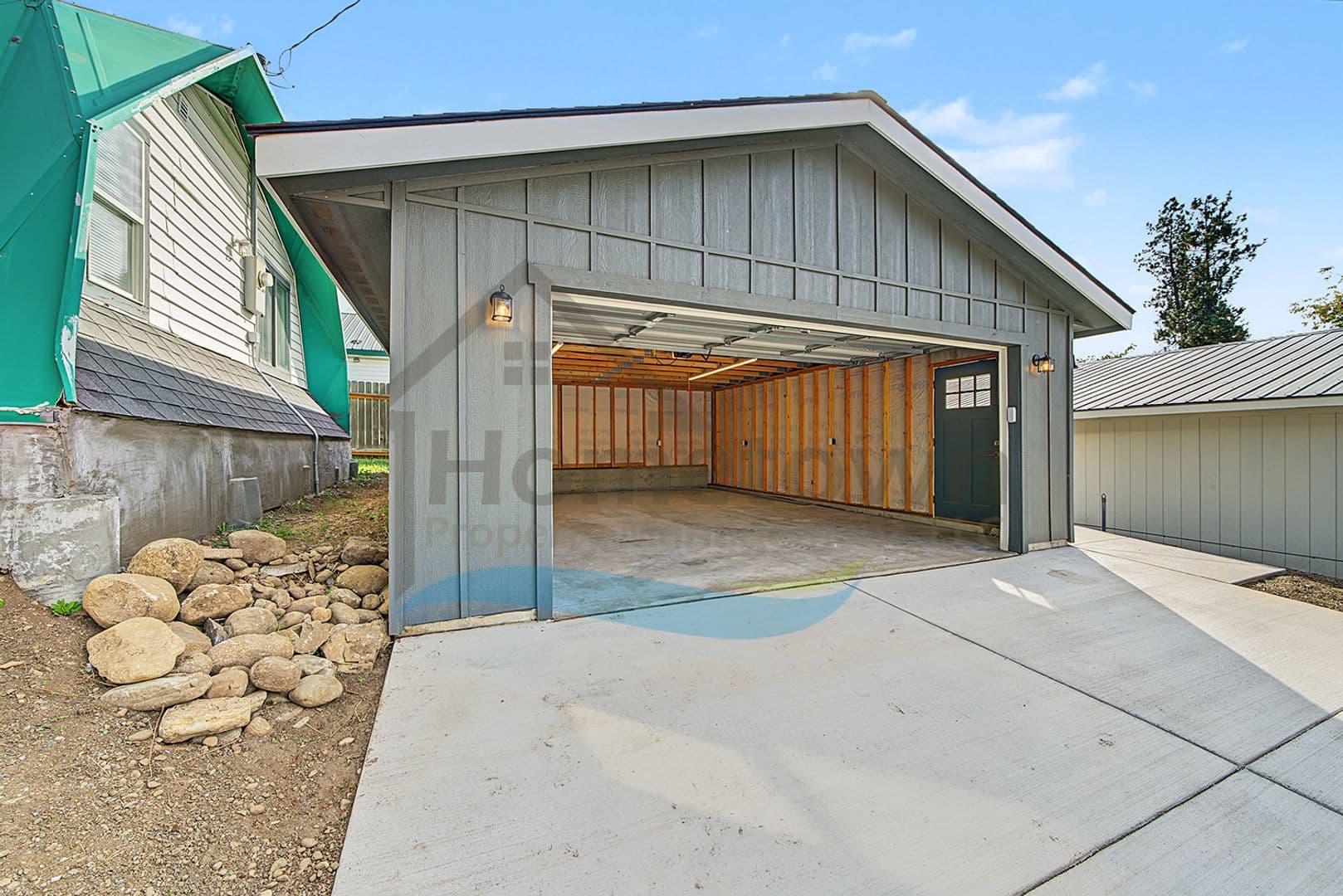 Rathdrum House: 7676 W Lewis St