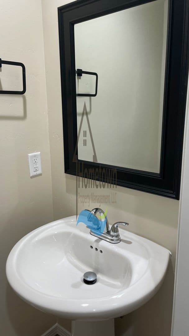 Burley Apartment: 321, 331, 341, 351 E 8th St