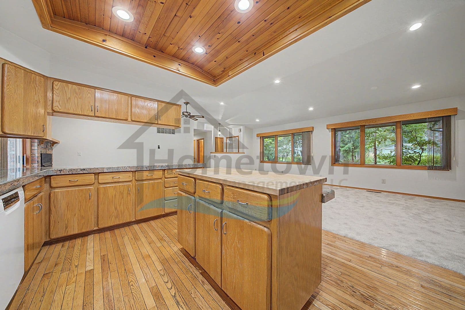 Hayden House: 9880 N Circle Dr