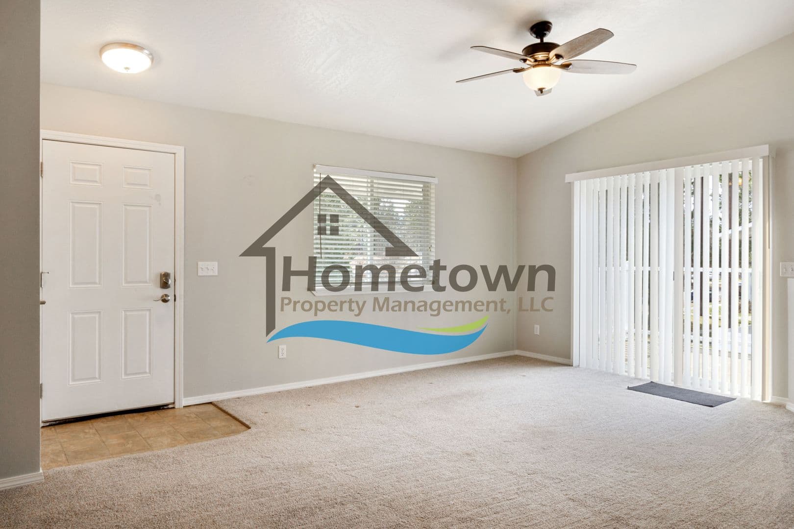 Coeur d'Alene House: 723 E Whispering Pines Lane #19