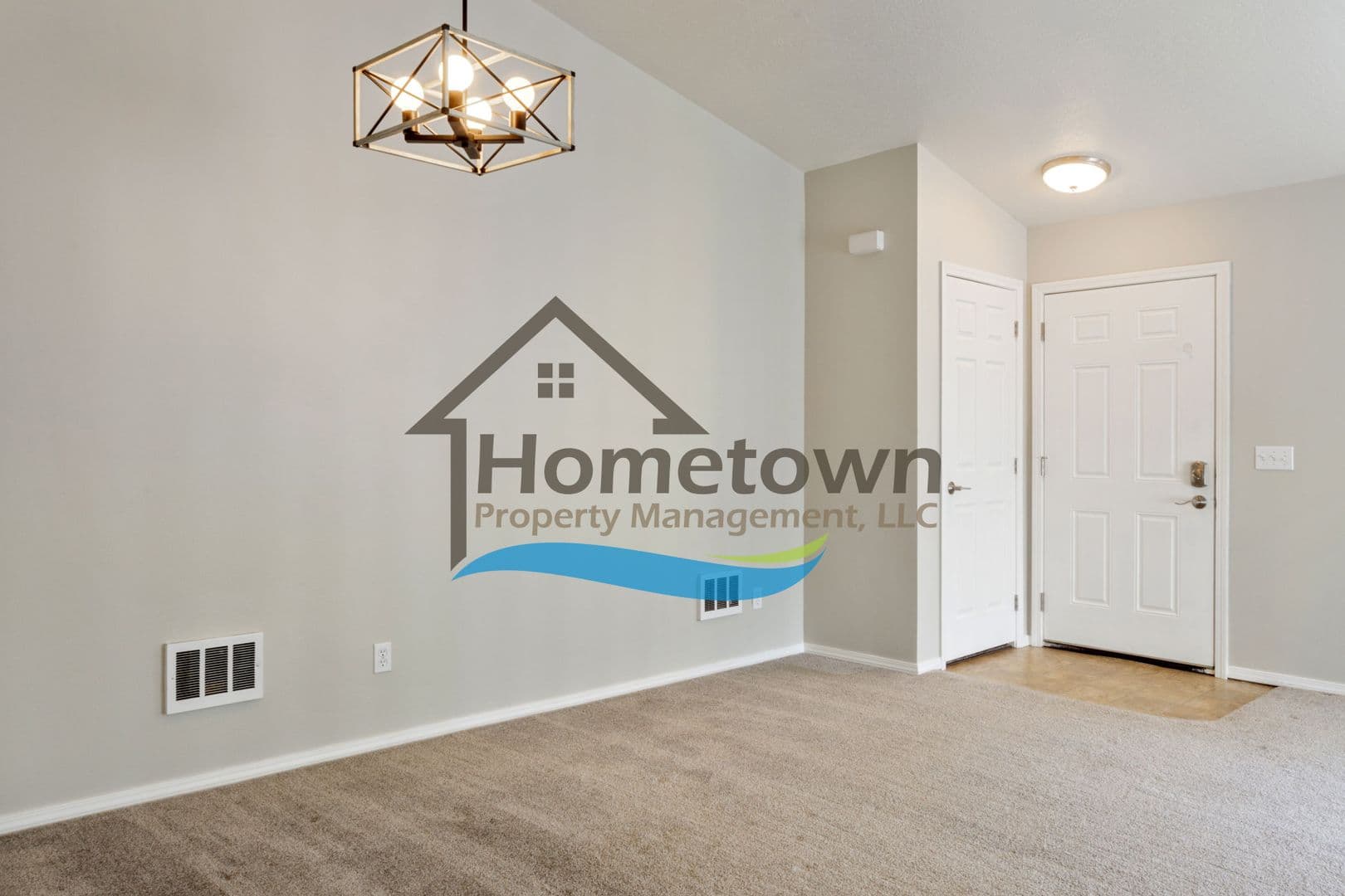 Coeur d'Alene House: 723 E Whispering Pines Lane #19