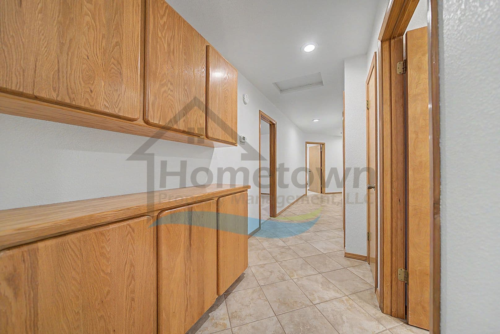 Hayden House: 9880 N Circle Dr