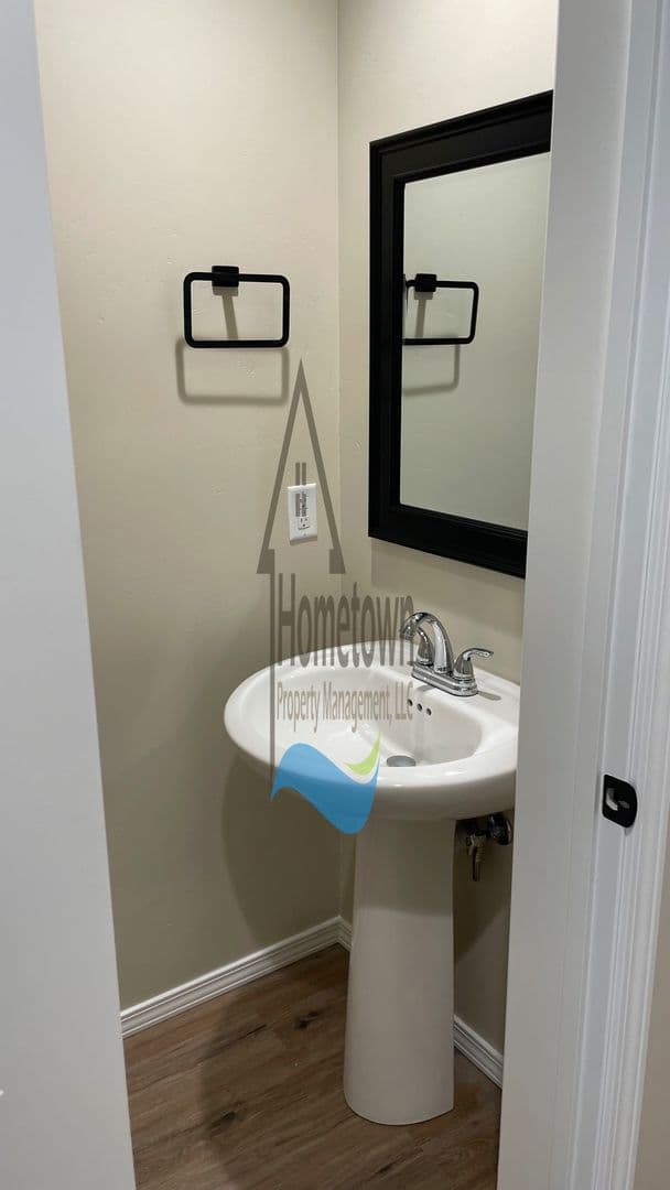 Burley Apartment: 321, 331, 341, 351 E 8th St