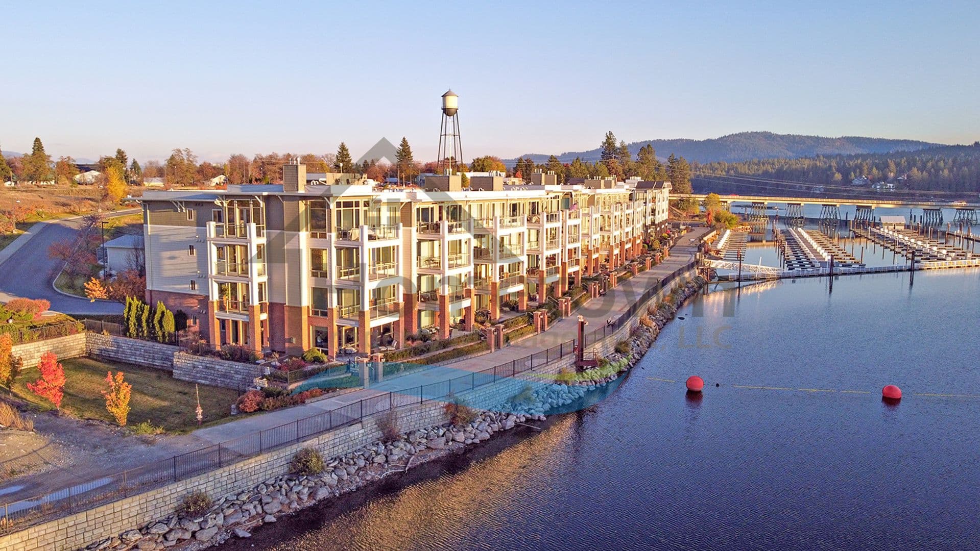 Post Falls House: 355 W Waterside Dr