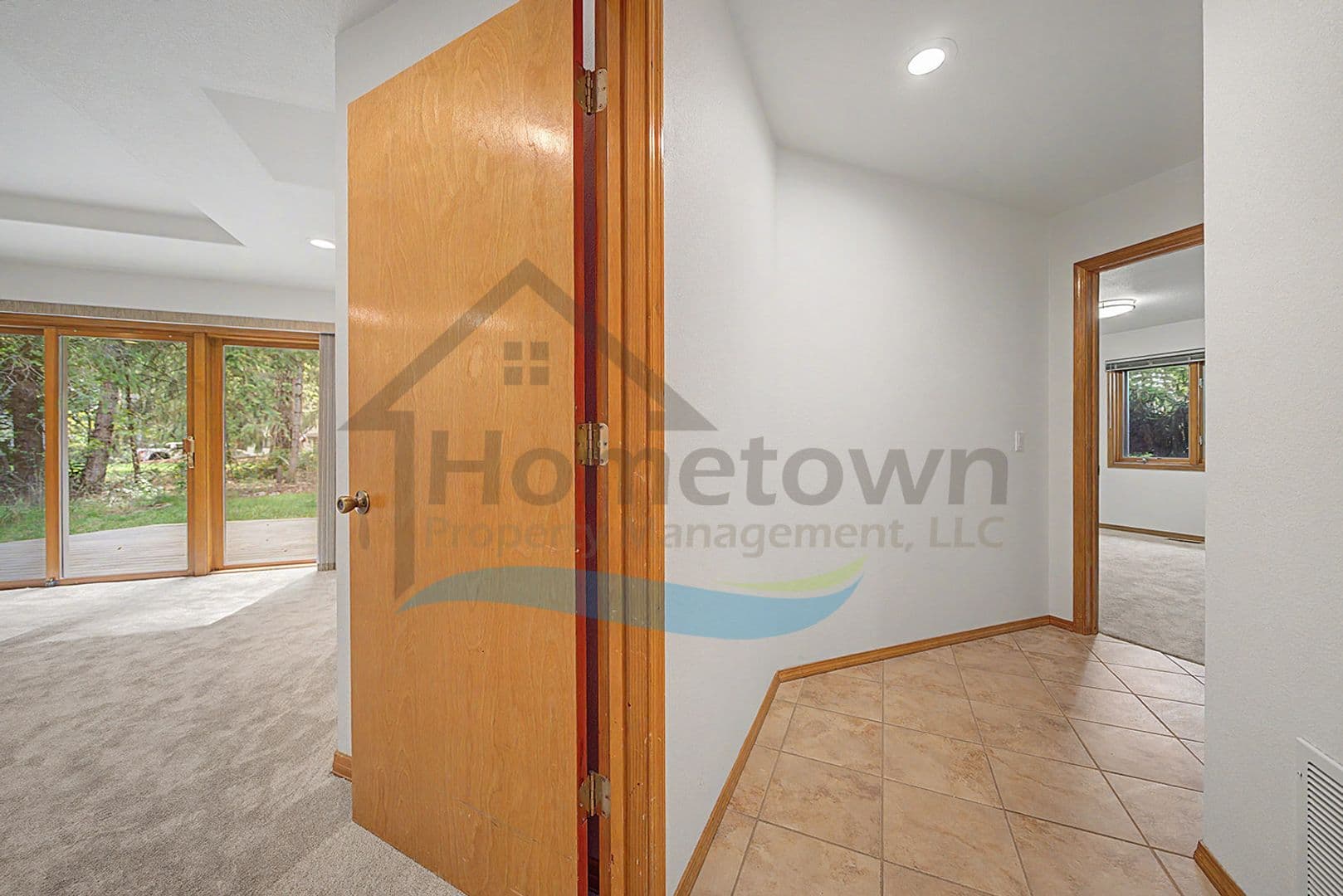 Hayden House: 9880 N Circle Dr