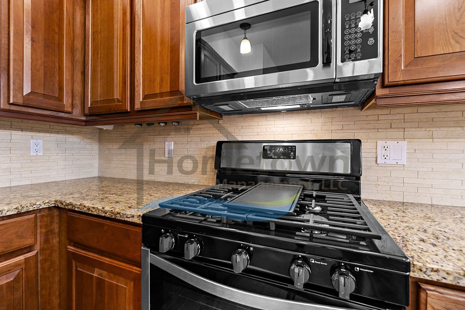 Post Falls House: 355 W Waterside Dr