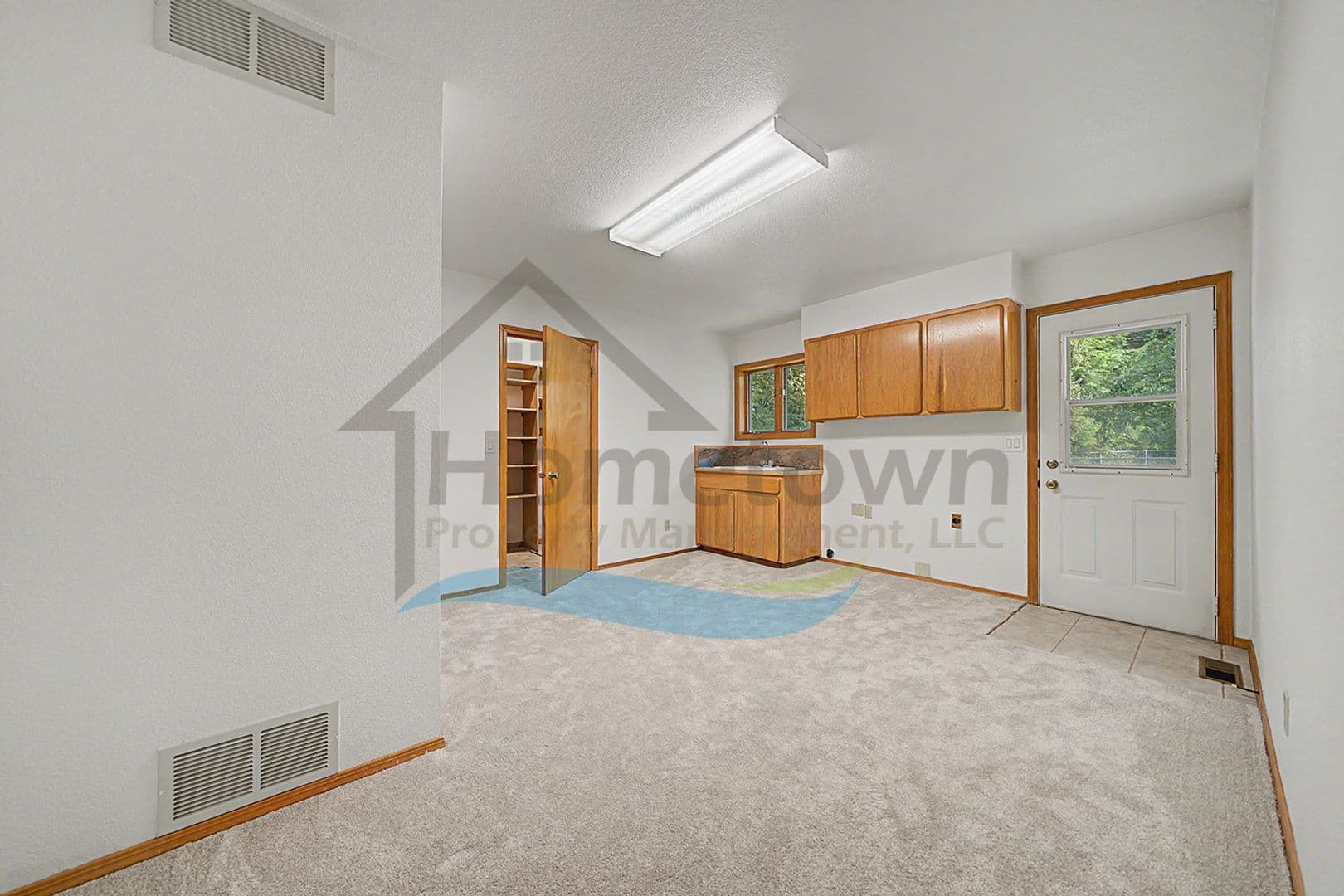 Hayden House: 9880 N Circle Dr