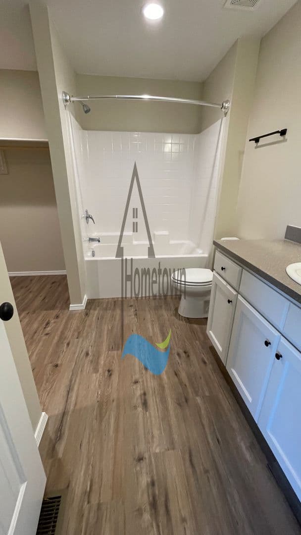 Burley Apartment: 321, 331, 341, 351 E 8th St