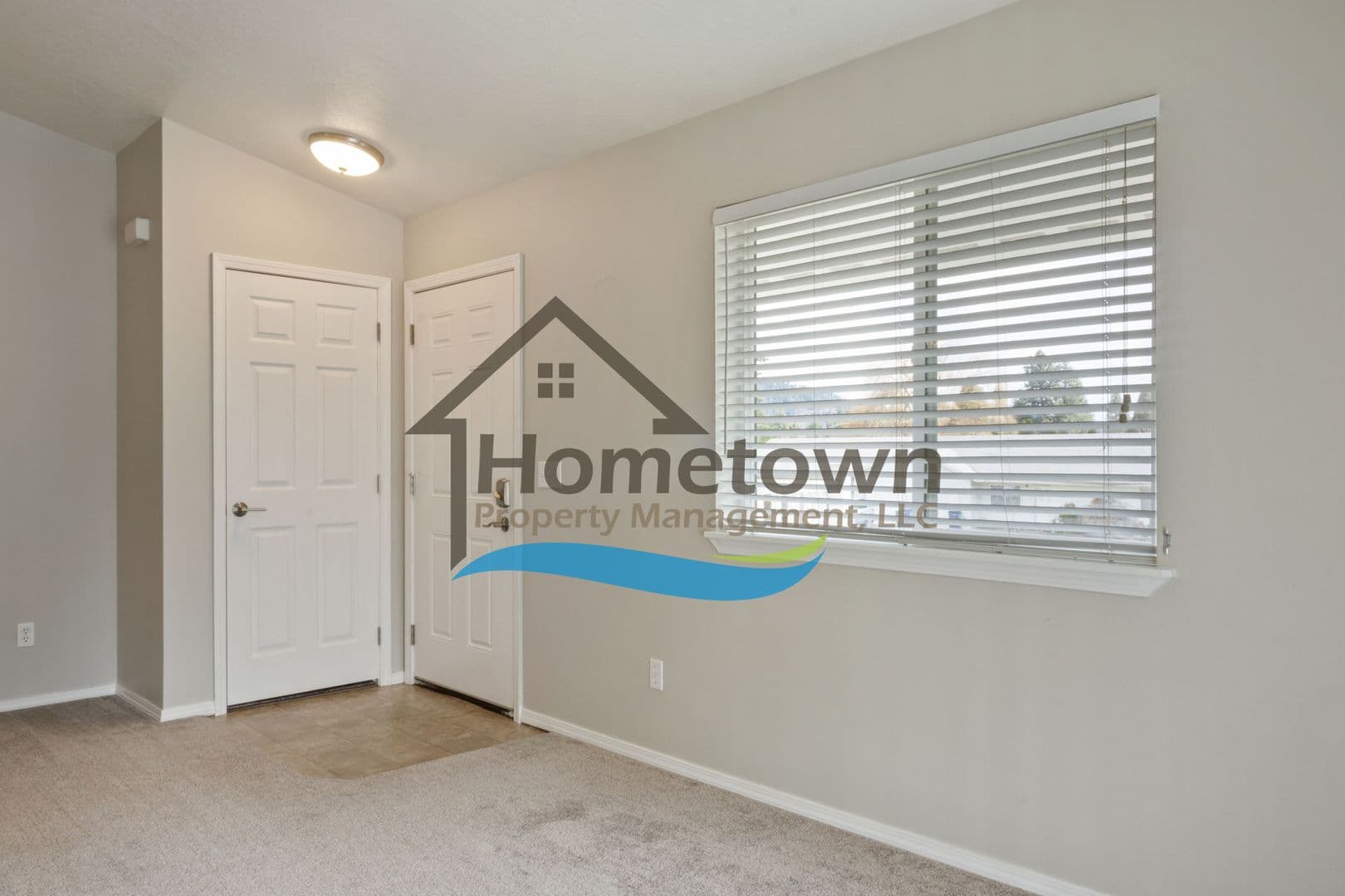 Coeur d'Alene House: 723 E Whispering Pines Lane #19