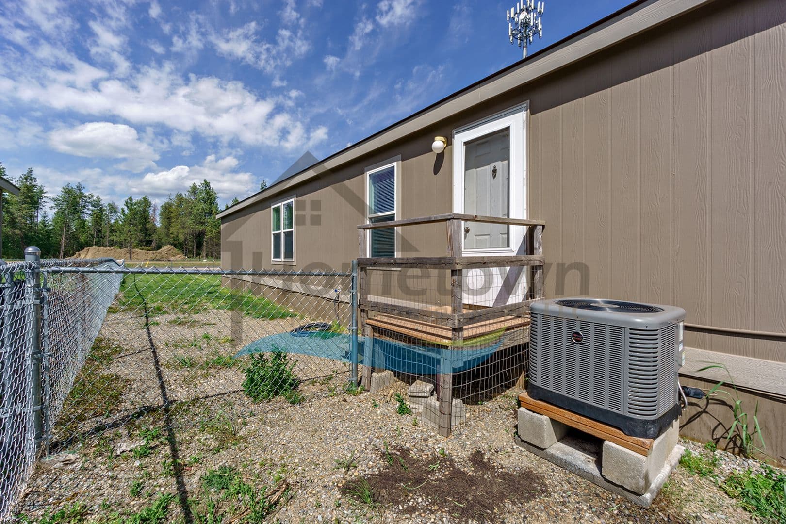 Athol House: 5563 E Grove Ave