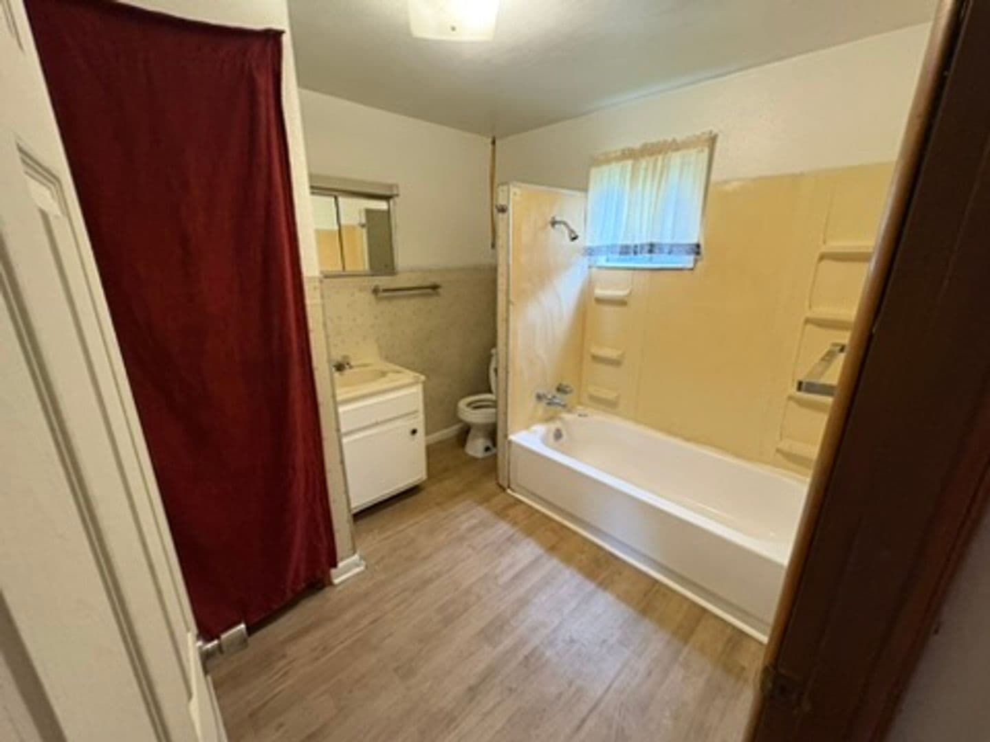Parkersburg House: 910.5 Thomas St