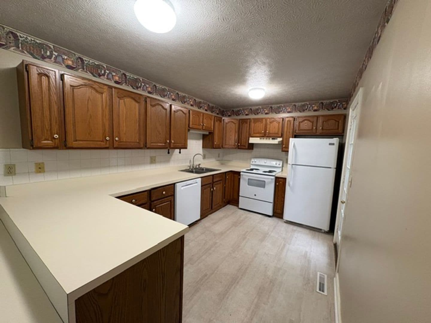 Parkersburg Apartment: 600 Schultz St