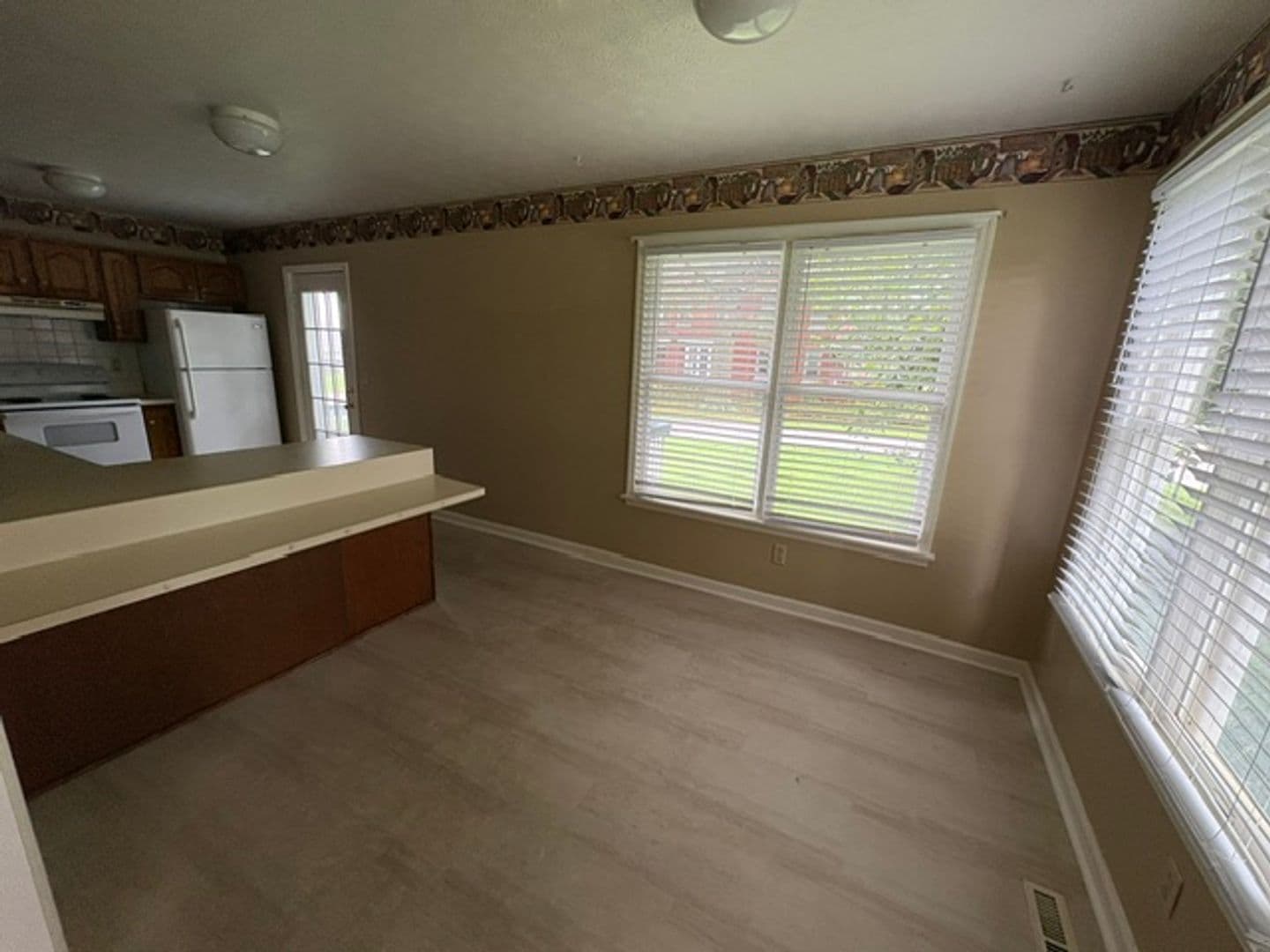 Parkersburg Apartment: 600 Schultz St