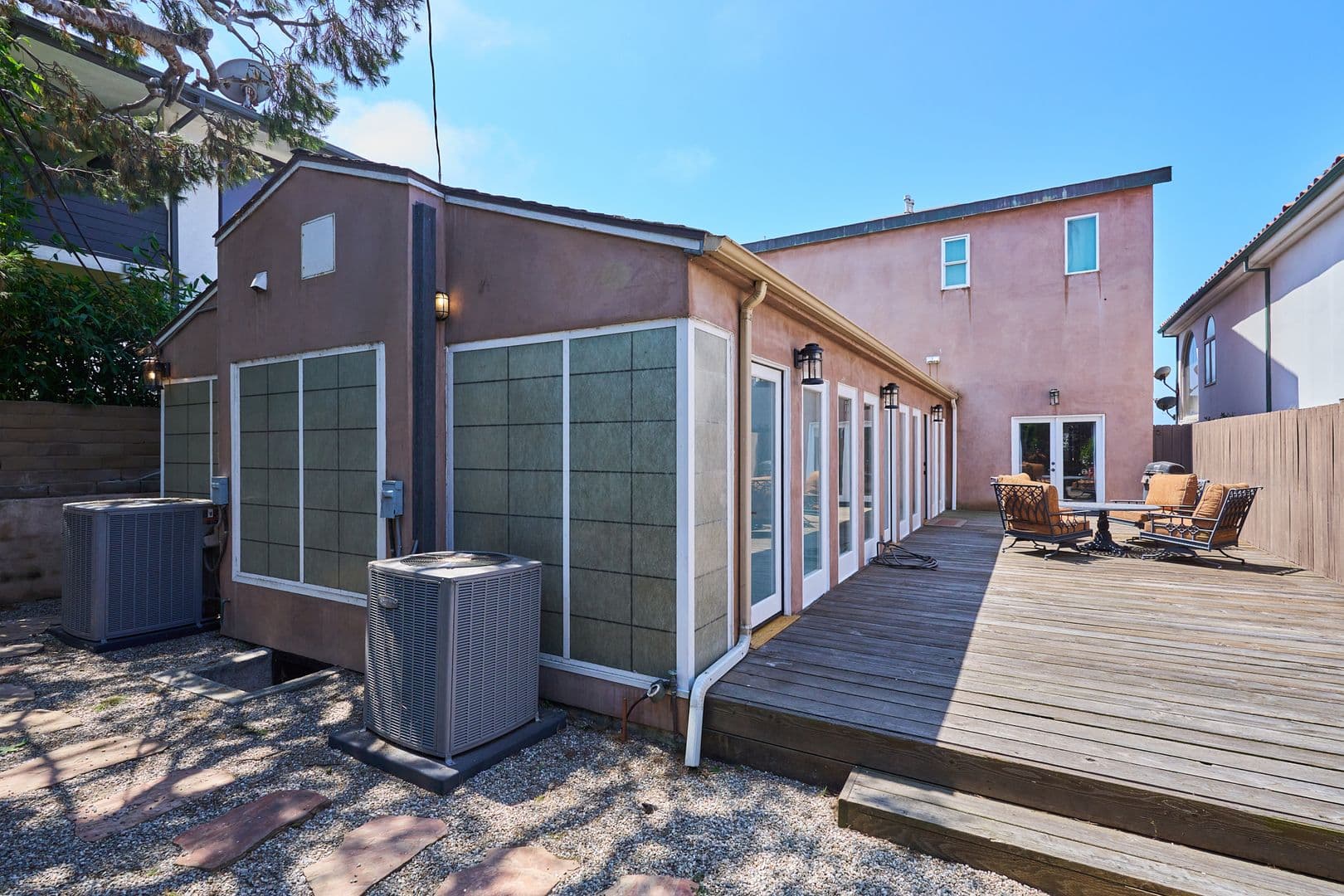 Playa Del Rey House: 151 Napoleon Street