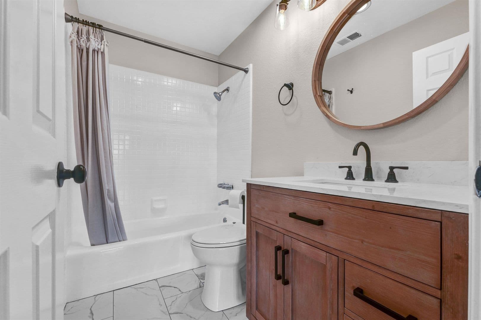 Redondo Beach House: 203 N. Lucia Avenue