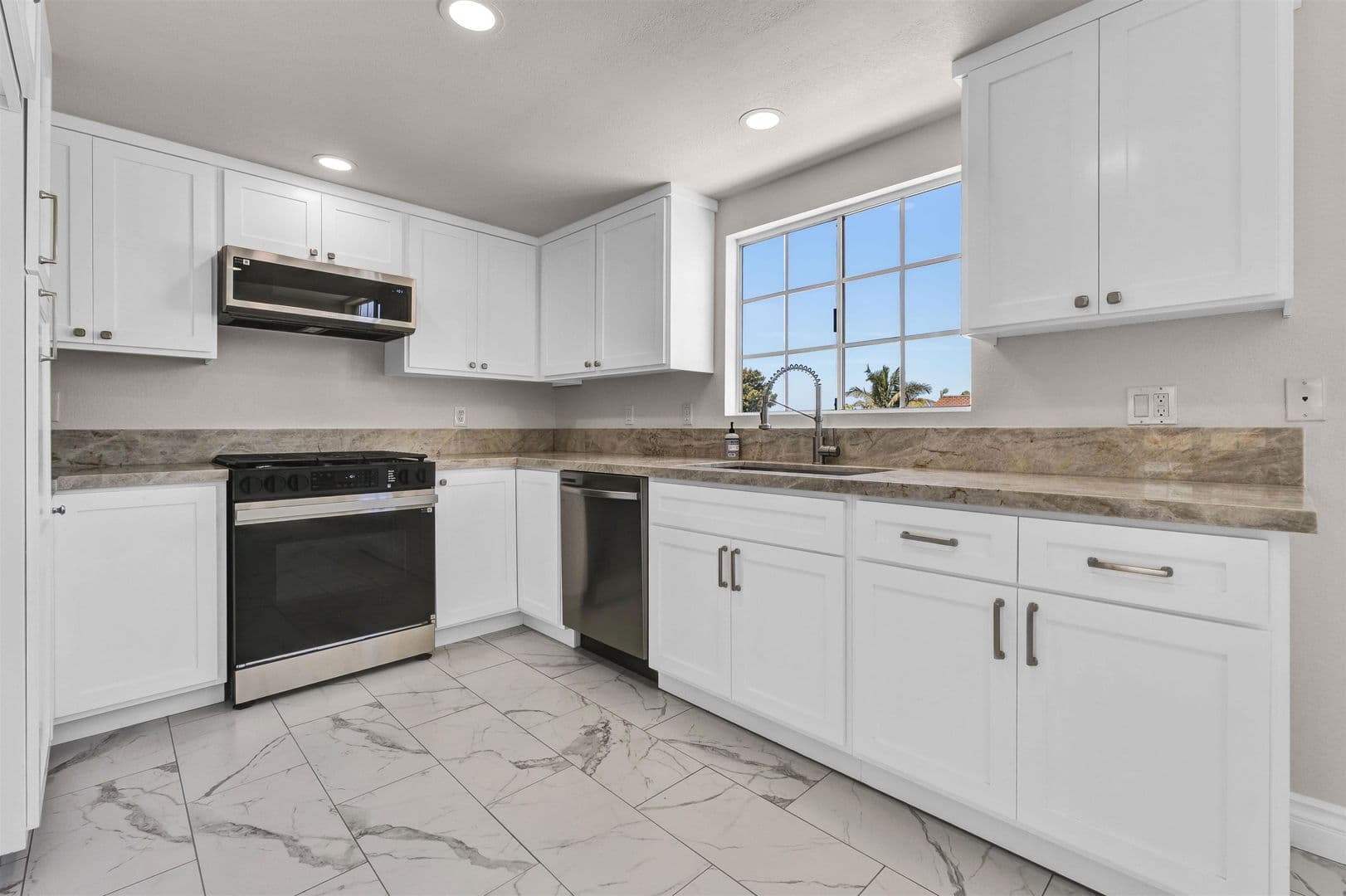 Redondo Beach House: 203 N. Lucia Avenue