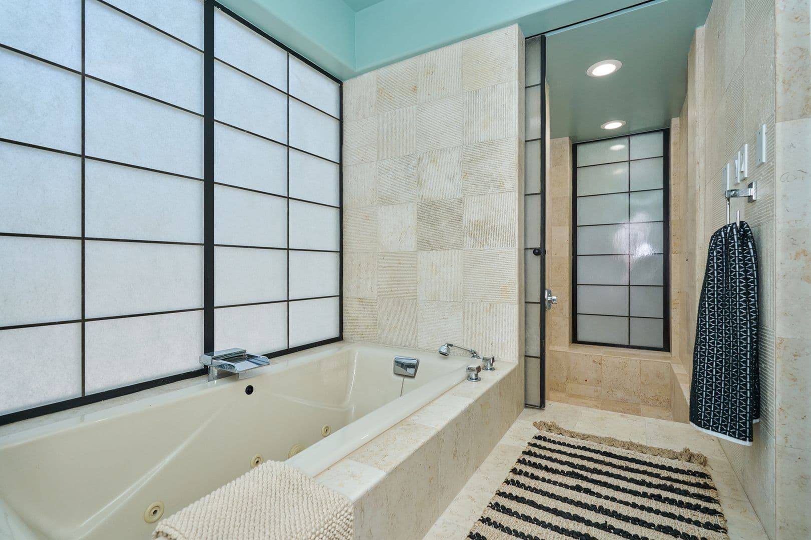 Playa Del Rey House: 151 Napoleon Street