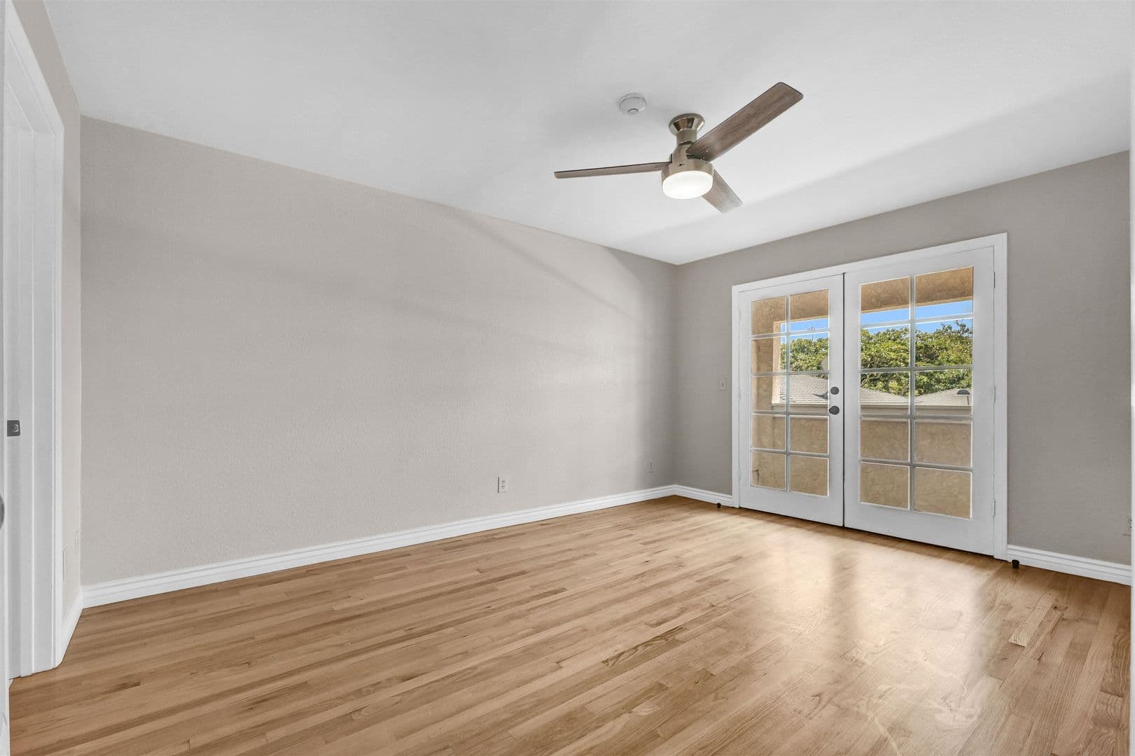 Redondo Beach House: 203 N. Lucia Avenue