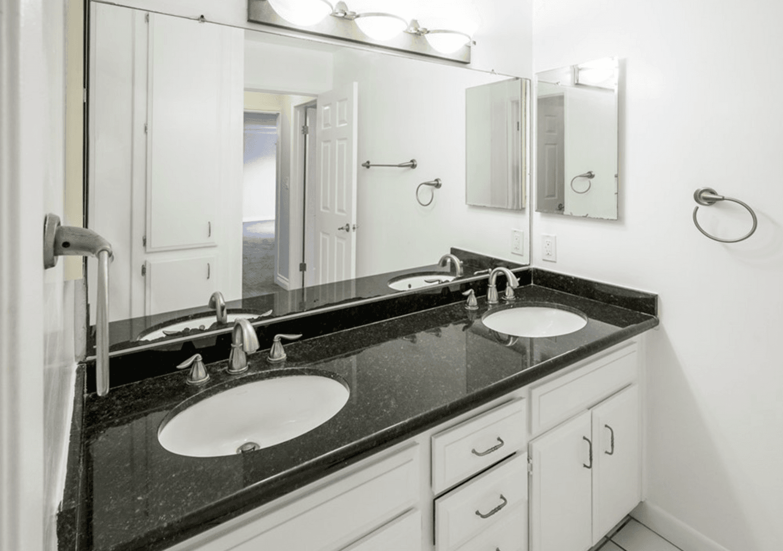 Redondo Beach Condo: 250 The Village